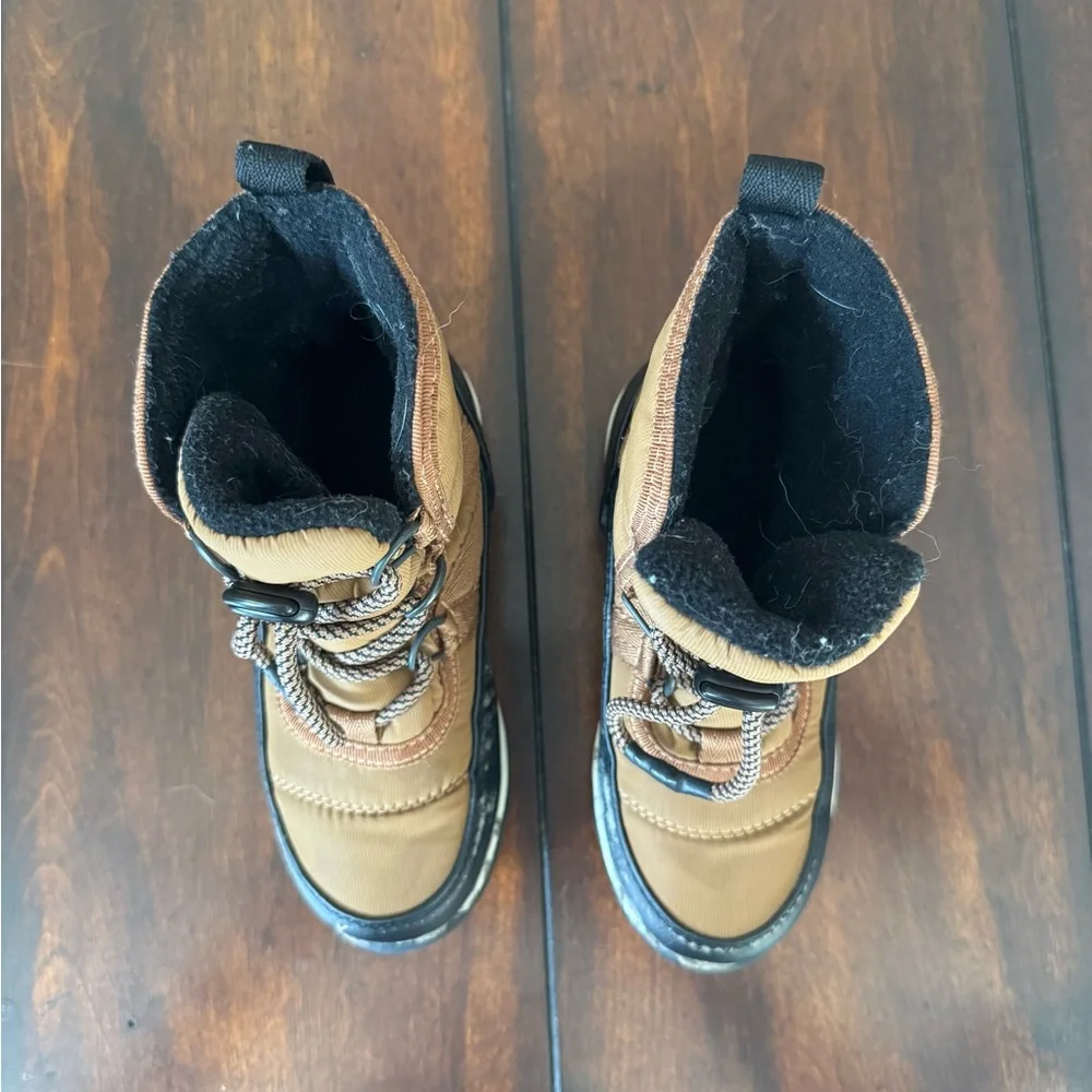 Kids Brown and Black Winter Snow Boots Size 10